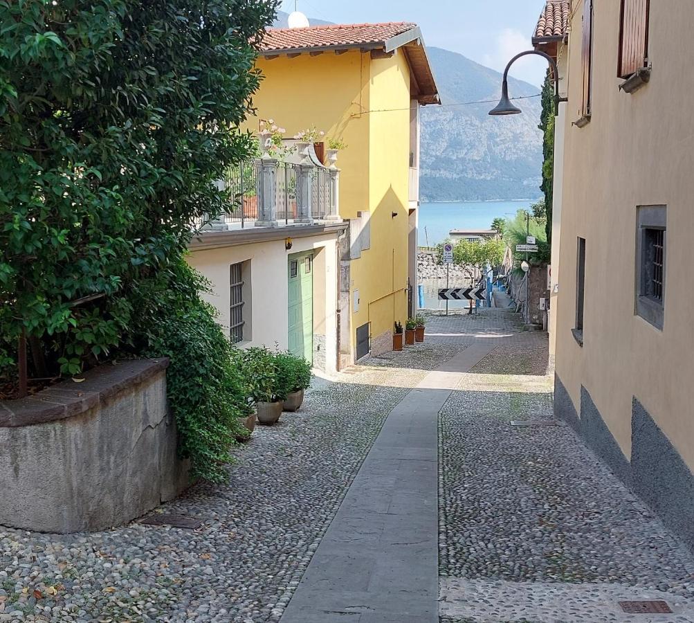 Chez Ary: Sulla Strada Del Lago Clusane Exterior photo
