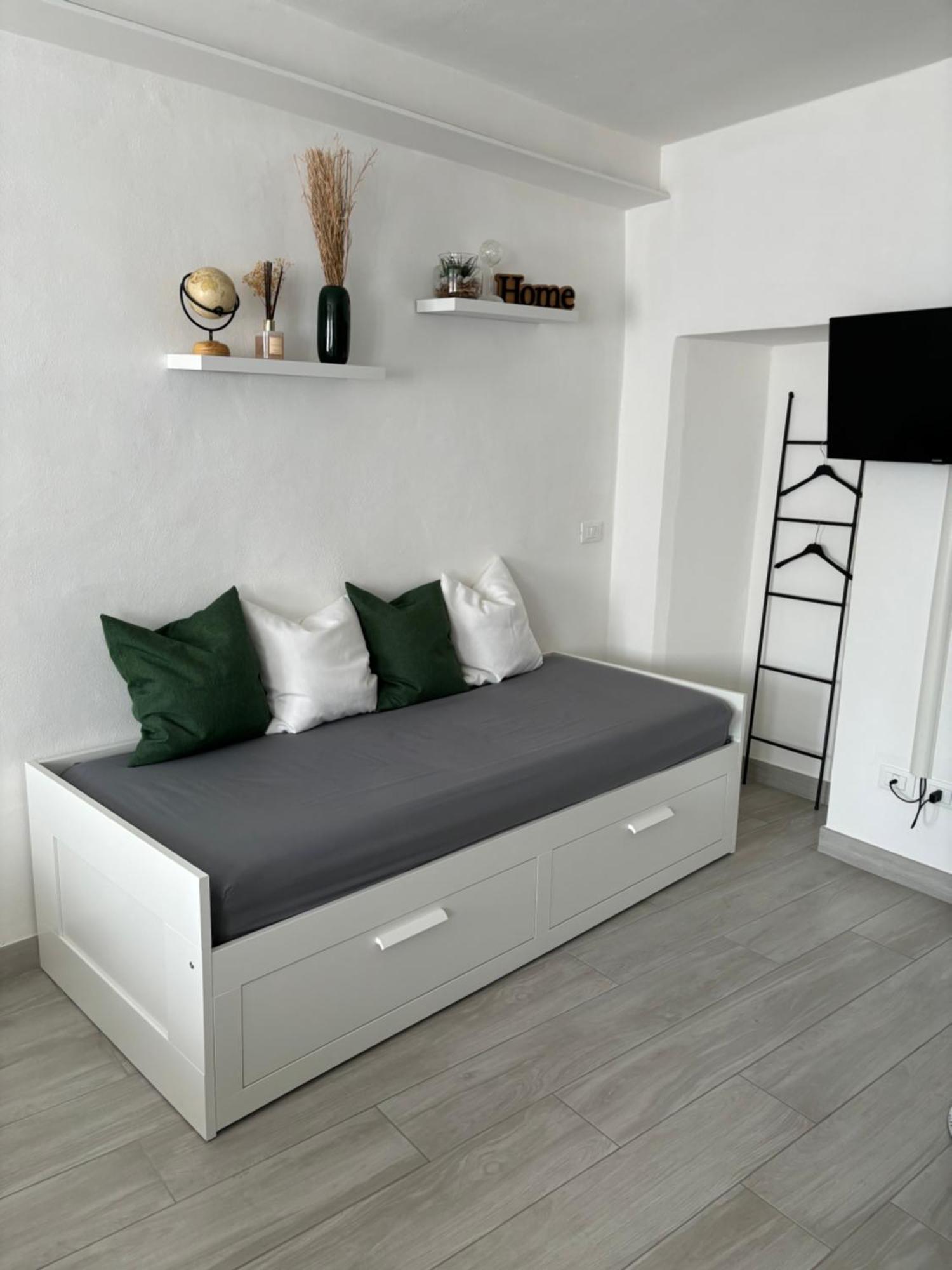 Chez Ary: Sulla Strada Del Lago Clusane Exterior photo